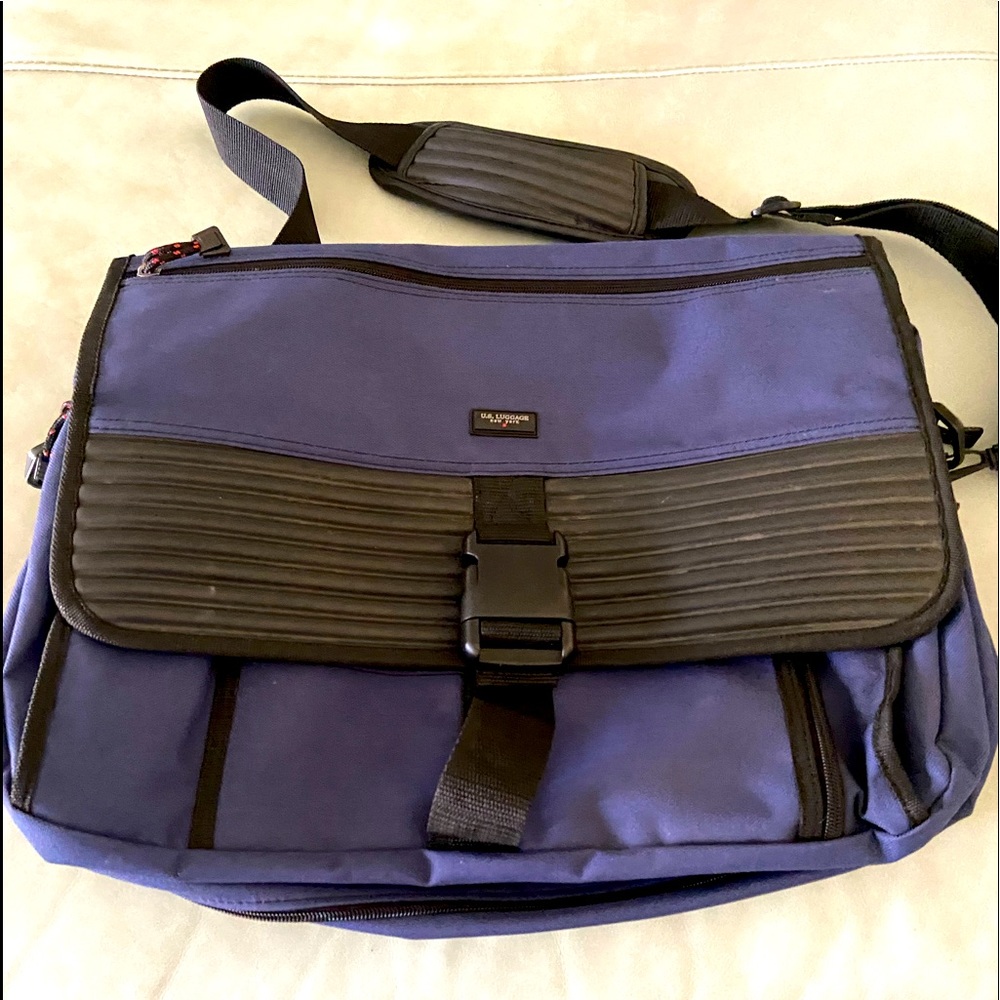Large navy blue carryall.